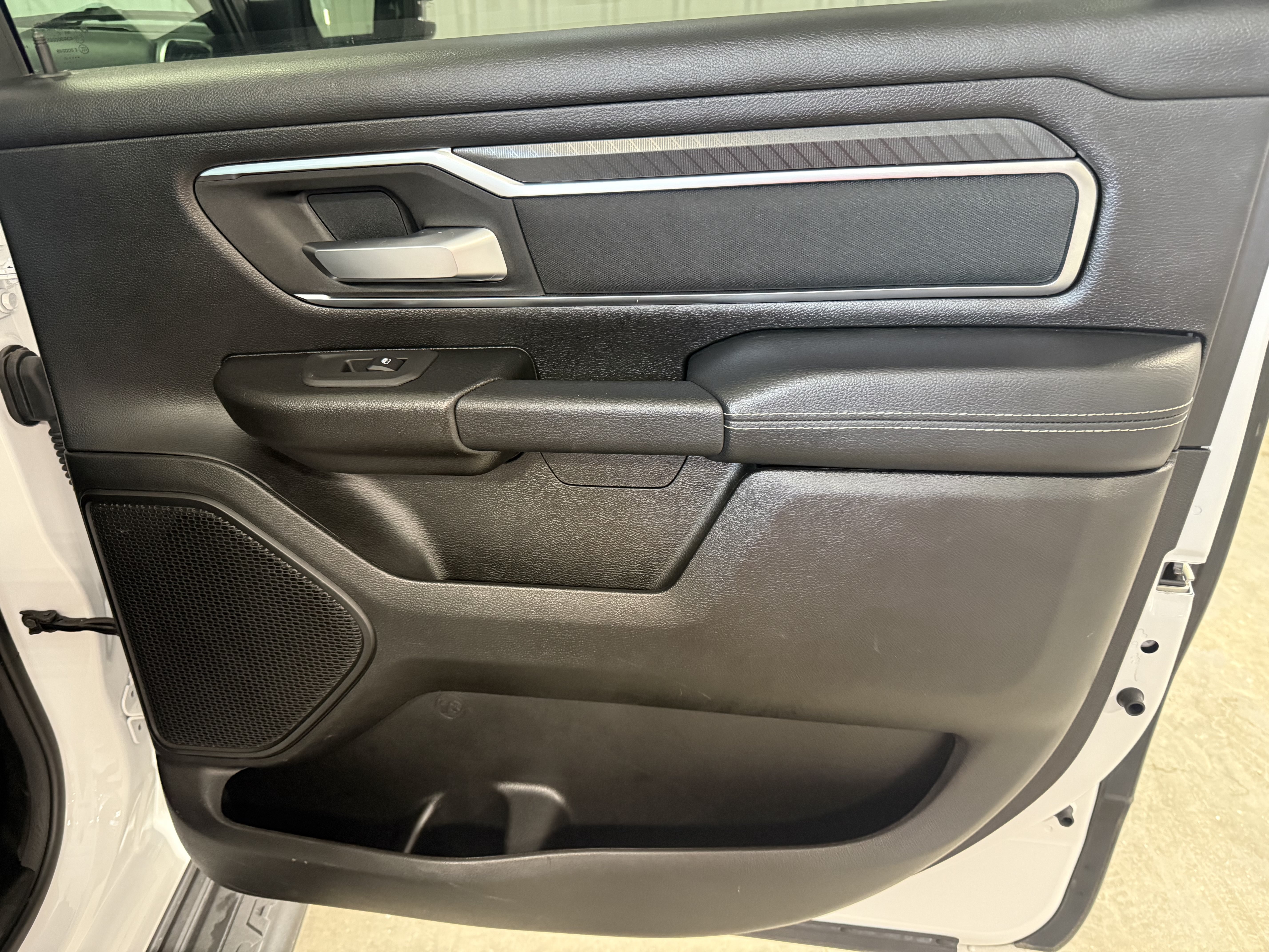 Used 2025 RAM 1500 Big Horn AWD/4WD image 6