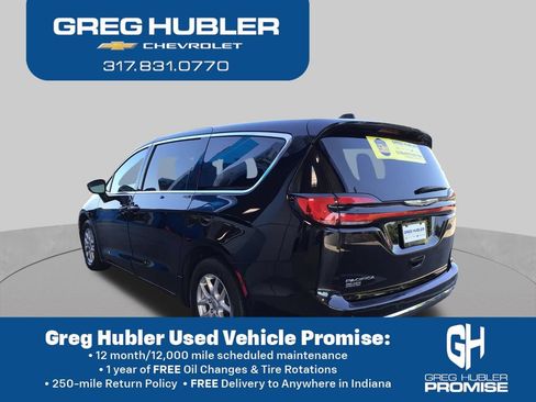 Used 2024 Chrysler Pacifica Touring-L FWD image 10