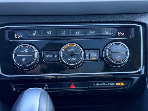 Used 2023 Volkswagen Atlas SE w/ Panoramic Sunroof Package image 29