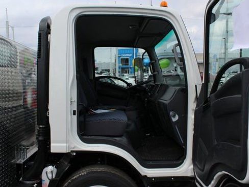 New 2024 Chevrolet Low Cab Forward image 9