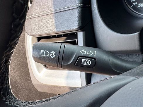 Used 2024 GMC Terrain SLT AWD/4WD image 24