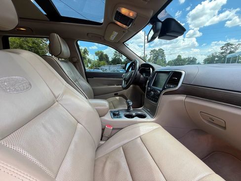 Used 2014 Jeep Grand Cherokee Overland w/ Advanced Technology Group AWD/4WD image 24
