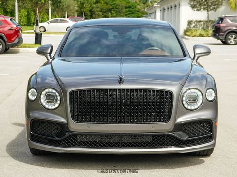 Used 2022 Bentley Flying Spur Plug-In Hybrid image 13