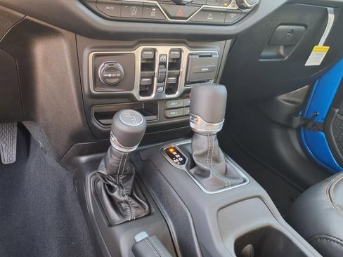 New 2025 Jeep Gladiator High Tide image 19