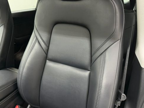 Used 2024 Tesla Model Y 2WD image 31
