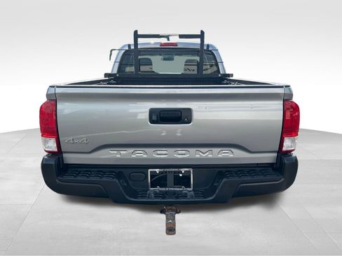Used 2017 Toyota Tacoma SR AWD/4WD image 4