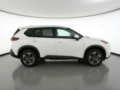 Used 2025 Nissan Rogue SV image 11