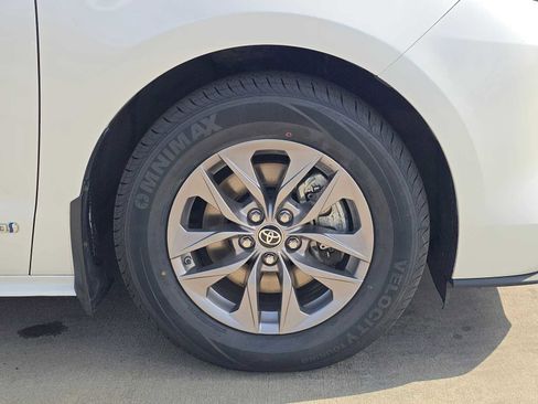 Used 2021 Toyota Sienna XLE AWD/4WD image 9