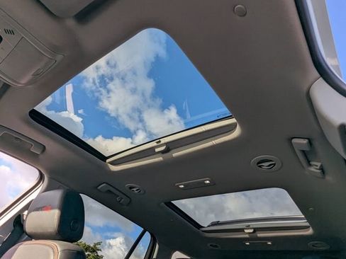 Used 2022 GMC Acadia AT4 w/ Technology Package image 26