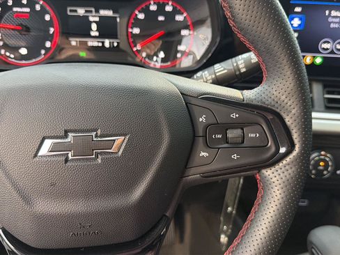 Used 2025 Chevrolet Trax RS w/ Driver Confidence Package FWD image 21