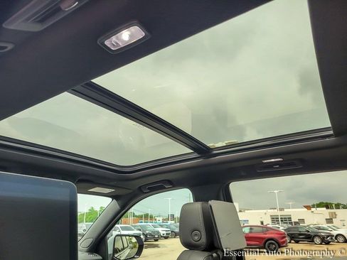 Used 2024 GMC Yukon Denali w/ Advanced Technology Package image 13