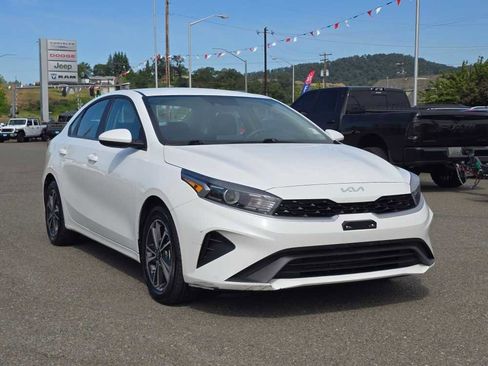Used 2024 Kia Forte LXS FWD image 7