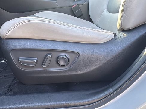 Used 2019 Toyota RAV4 XLE Premium FWD image 15