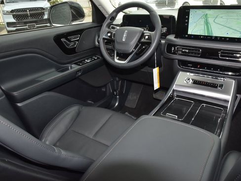 New 2026 Lincoln Aviator 2WD image 16