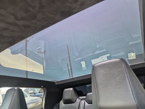 Used 2024 Tesla Cybertruck AWD Crew Cab image 21