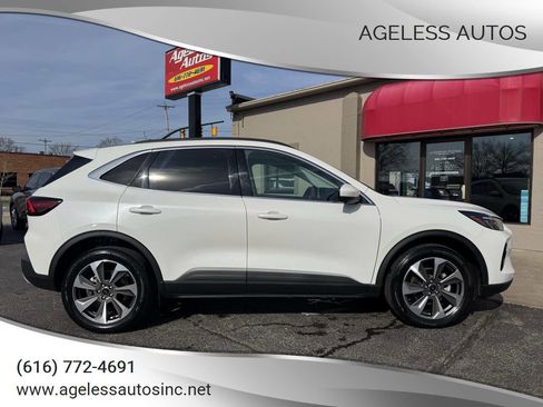 Used 2023 Ford Escape Platinum w/ Class II Trailer Tow Package image 1