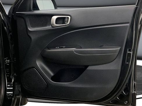 Used 2023 Hyundai Venue SEL FWD image 28