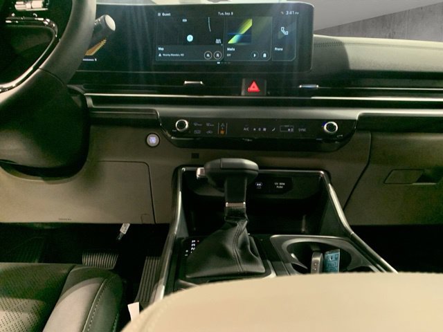 New 2027 Kia Carnival FWD image 24