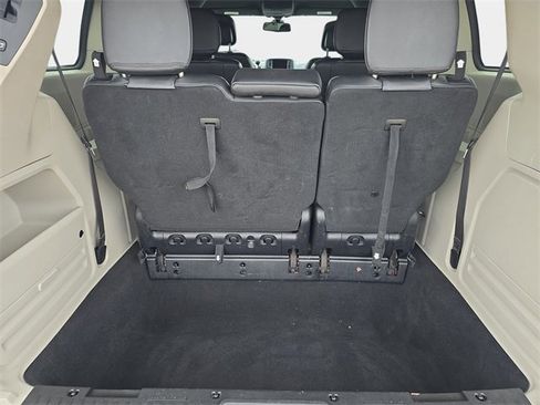 Used 2019 Dodge Grand Caravan SXT image 14