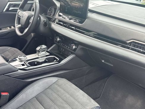 Used 2025 Mitsubishi Outlander SE FWD image 36