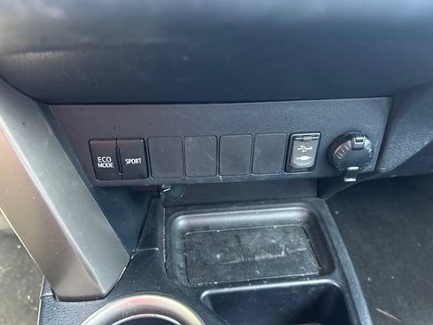 Used 2015 Toyota RAV4 XLE FWD image 17