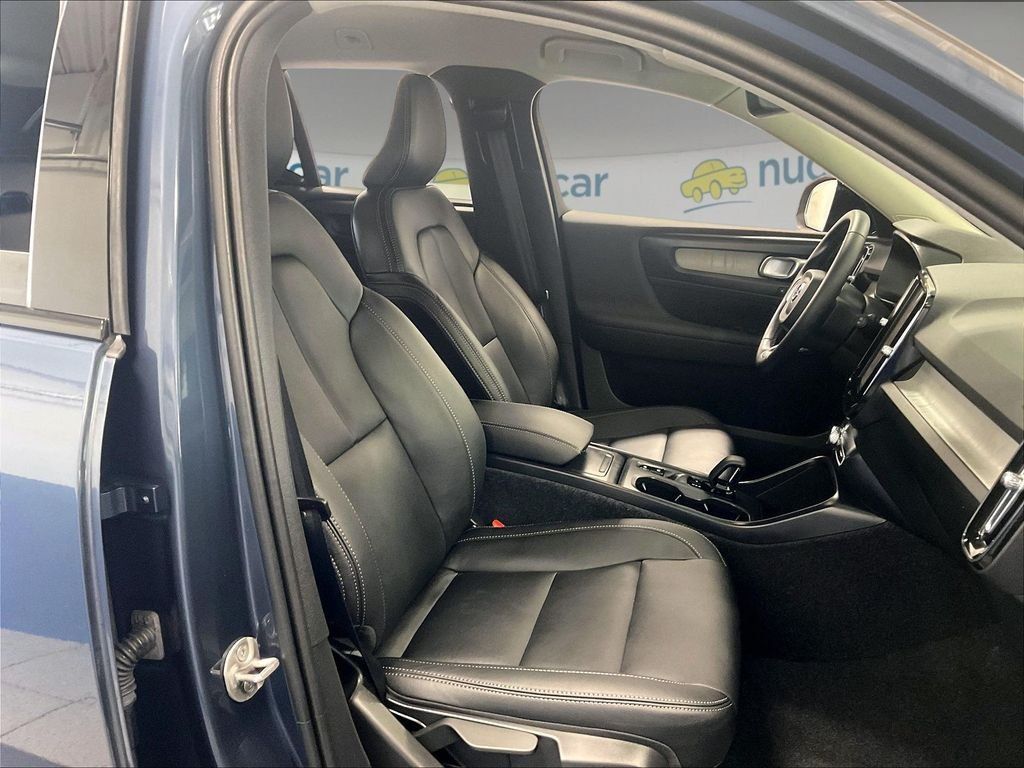 Used 2026 Volvo XC40 B5 Core AWD/4WD image 11