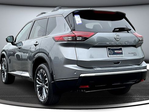 Used 2026 Nissan Rogue Platinum w/ Platinum Premium Package image 3