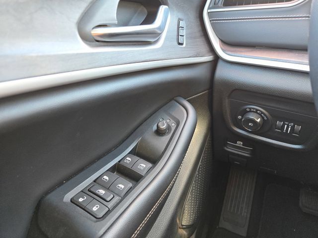 Used 2023 Jeep Grand Cherokee Limited AWD/4WD image 20