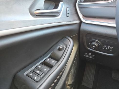 Used 2023 Jeep Grand Cherokee Limited AWD/4WD image 20