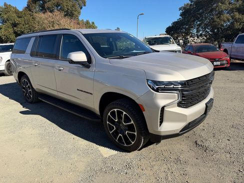 Used 2022 Chevrolet Suburban RST w/ Luxury Package AWD/4WD image 7