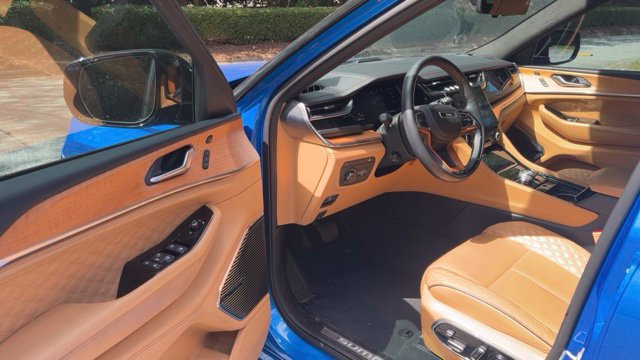 Used 2023 Jeep Grand Cherokee Summit AWD/4WD image 4