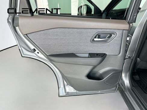 Used 2023 Nissan Rogue SV AWD/4WD image 29