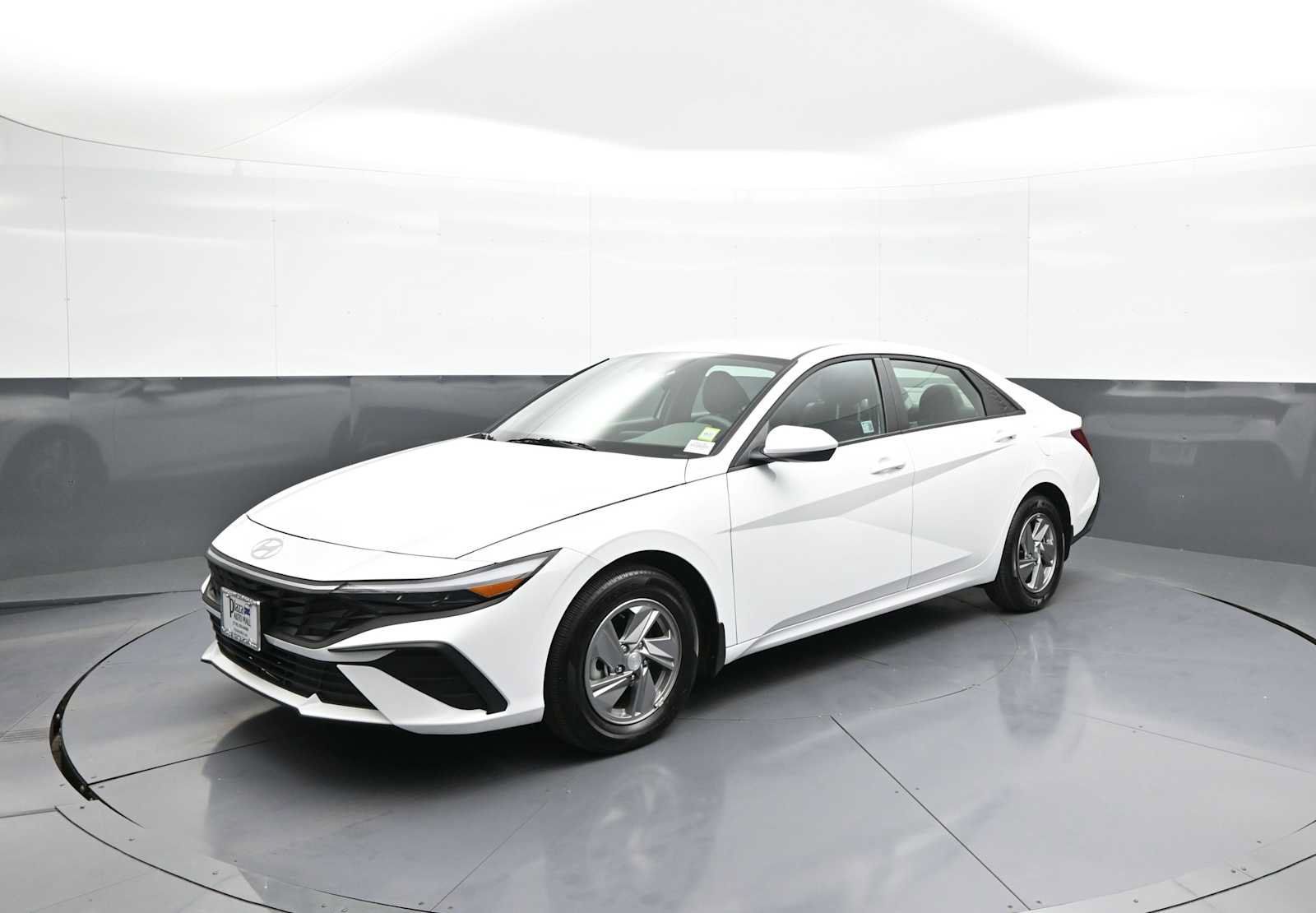 Used 2025 Hyundai Elantra SE FWD image 10