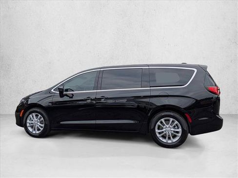 New 2026 Chrysler Pacifica Select image 5