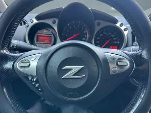 Used 2016 Nissan 370Z Coupe RWD image 11