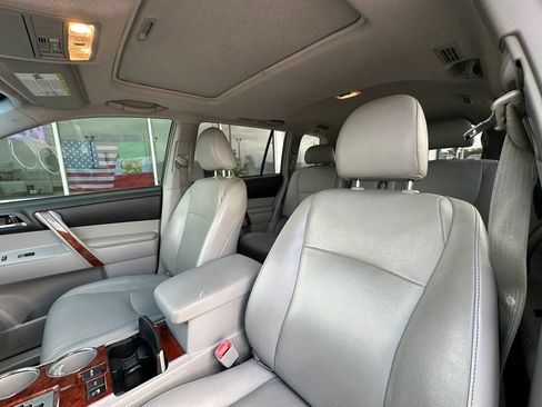 Used 2013 Toyota Highlander Limited AWD/4WD image 12