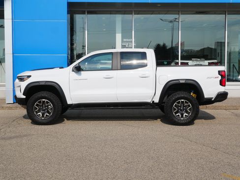 Used 2026 Chevrolet Colorado ZR2 w/ Technology Package AWD/4WD image 5