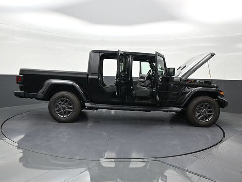 Used 2025 Jeep Gladiator Sport AWD/4WD image 31