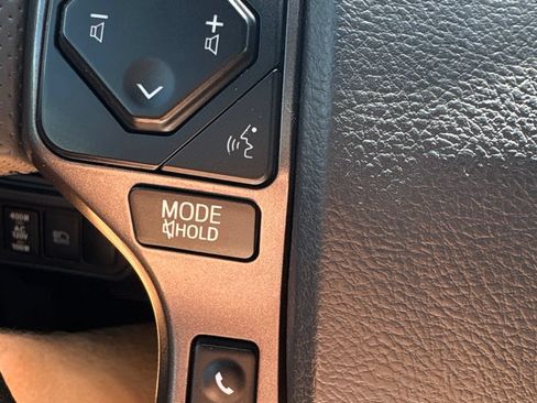 Used 2019 Toyota Tacoma TRD Sport AWD/4WD image 33