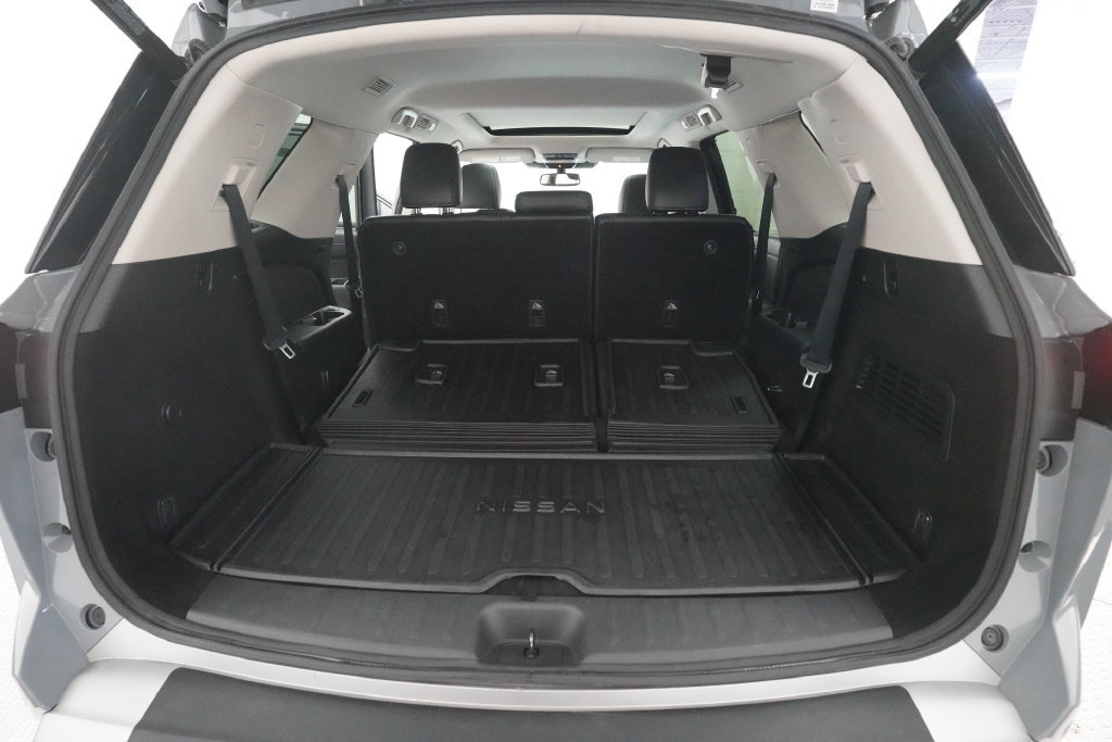 Used 2022 Nissan Pathfinder SL AWD/4WD image 10