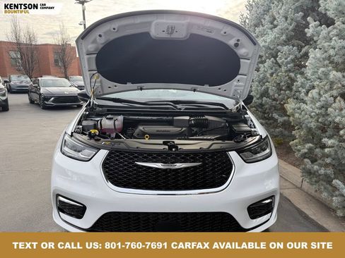 Used 2026 Chrysler Pacifica Limited image 36