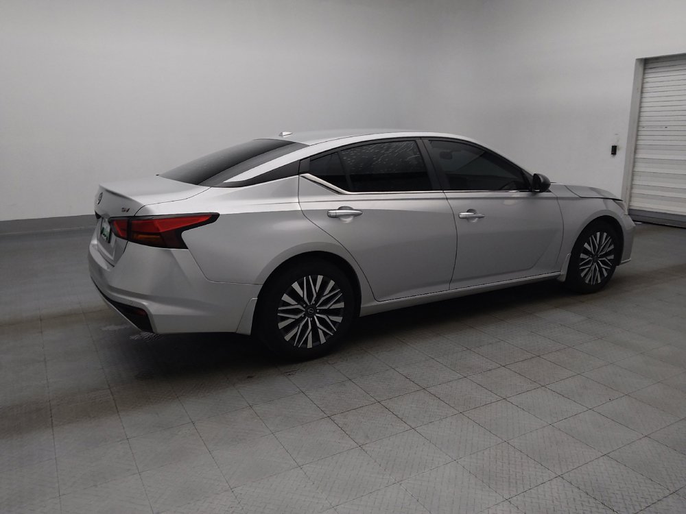 Used 2024 Nissan Altima 2.5 SV FWD image 10