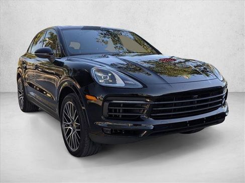 Used 2023 Porsche Cayenne Platinum Edition image 3