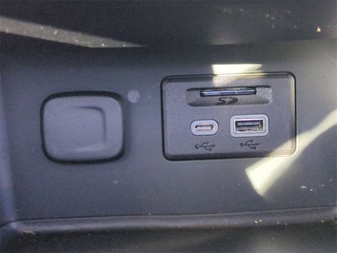 Used 2022 GMC Acadia AT4 w/ Technology Package image 26