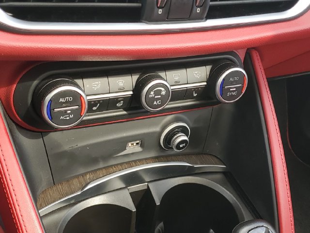 Used 2019 Alfa Romeo Stelvio Ti Lusso w/ Quick Order Package 22X Lusso AWD/4WD image 27