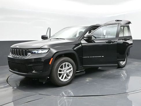 Used 2024 Jeep Grand Cherokee Laredo X AWD/4WD image 57