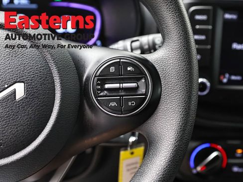 Used 2025 Kia Soul LX w/ LX Technology Package FWD image 16