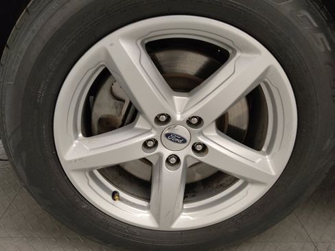 Used 2018 Ford Explorer XLT image 30