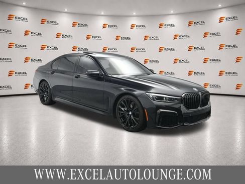 Used 2022 BMW 740i w/ M Sport Package RWD image 7