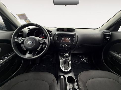 Used 2018 Kia Soul + FWD image 11